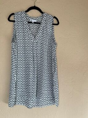 DR2 black and white sleeveless blouse